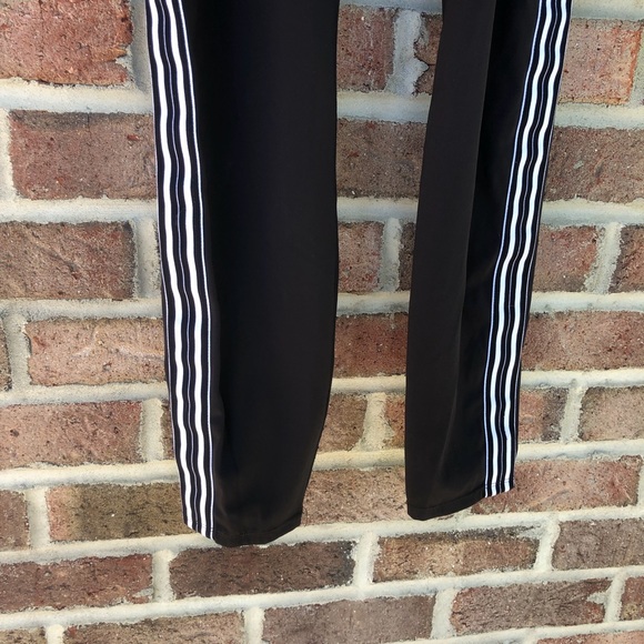 Avia grey & black with white stripes active leggings Like New - 2 pair bundle - Picture 14 of 16